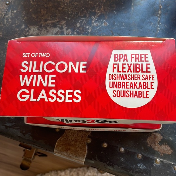 Wine2Go Silicone Wine Cups (2) - Picture 2 of 2